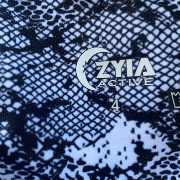 “Zyia” active wear Cobra Metallic Capri20” size 4 - Picture 4 of 7